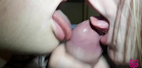  Two girls blowjob close up